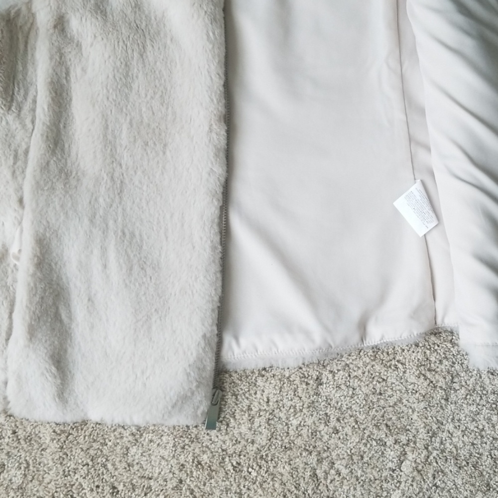 Faux Fur Vest - Picture 4 of 4